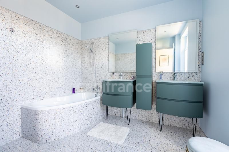 Maison - 270 m² - 8 pièces