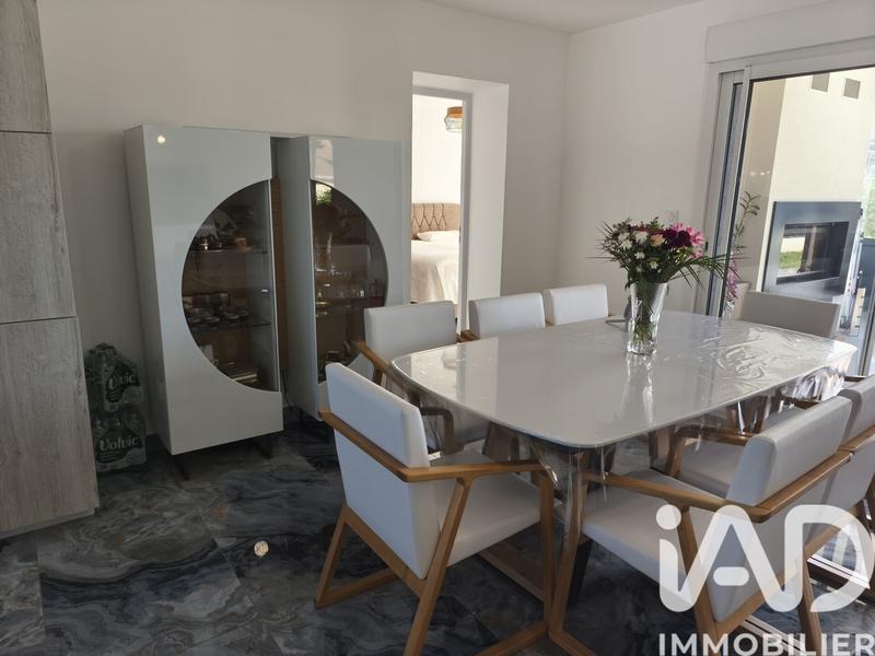 Maison - 205 m² - 7 pièces