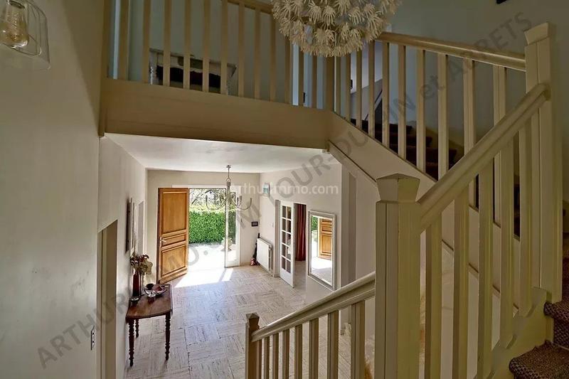 Maison - 220 m² - 6 pièces