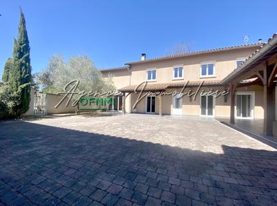 Maison - 365 m² - 5 pièces