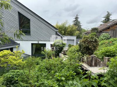 Maison - 250 m² - 10 pièces