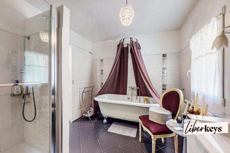 Propriété - 169 m² - 5 pièces