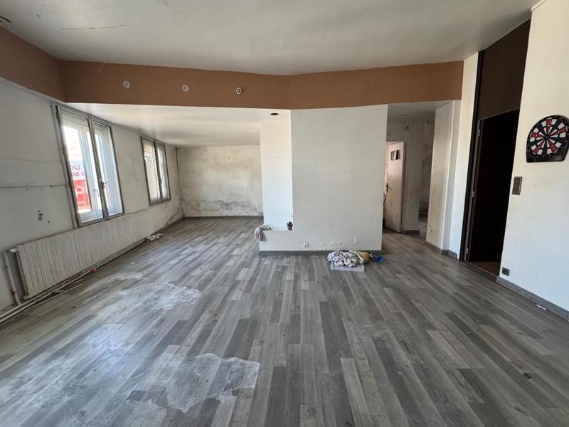 Maison - 270 m² - 2 pièces