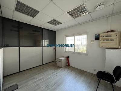 Entrepôt - 1 400 m²