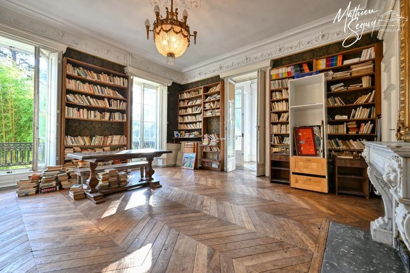 Propriété - 498 m² - 18 pièces