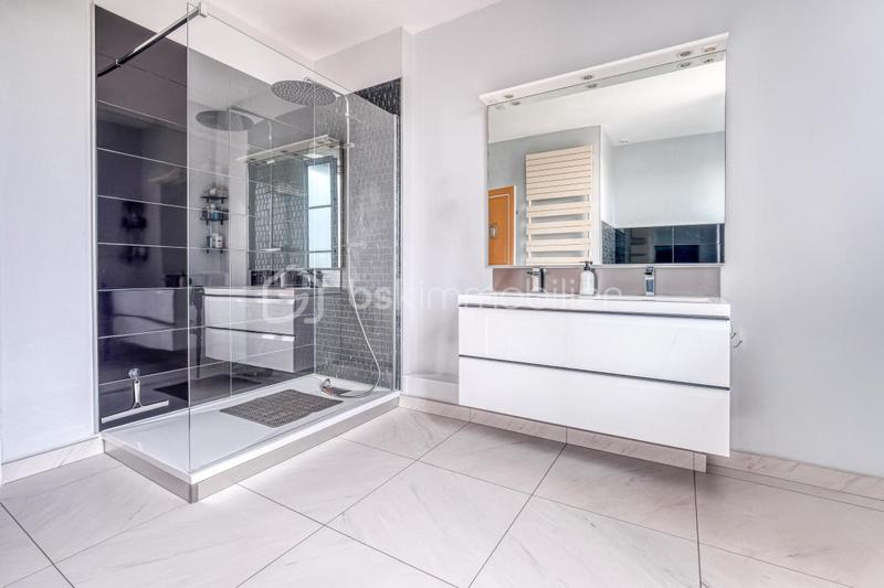 Demeure - 171 m² - 6 pièces