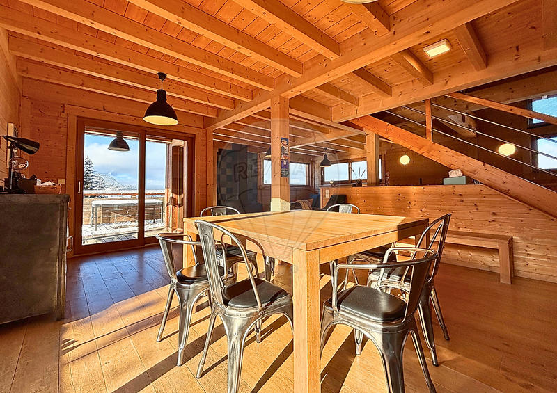 Maison - 201 m² - 7 pièces