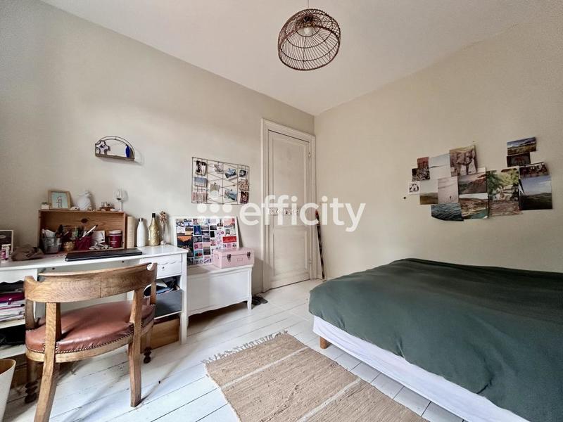 Maison - 200 m² - 8 pièces