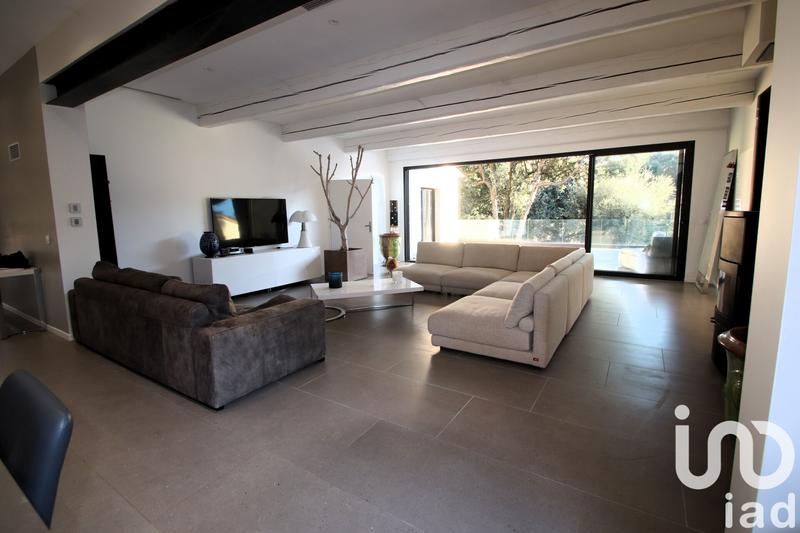 Maison - 235 m² - 6 pièces