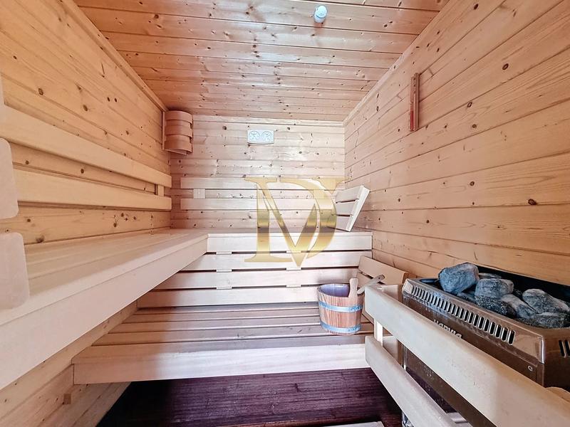 Maison - 250 m² - 10 pièces