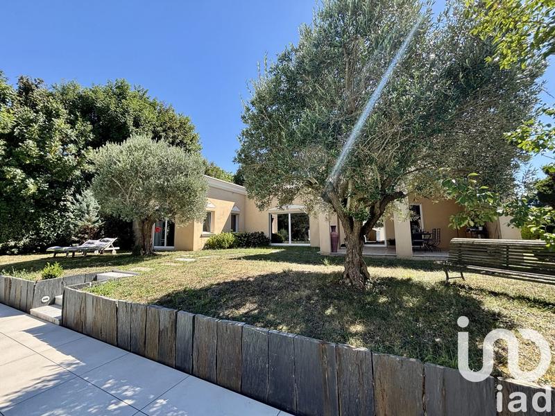 Maison - 240 m² - 7 pièces