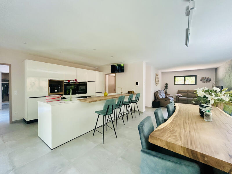 Maison - 145 m² - 5 pièces