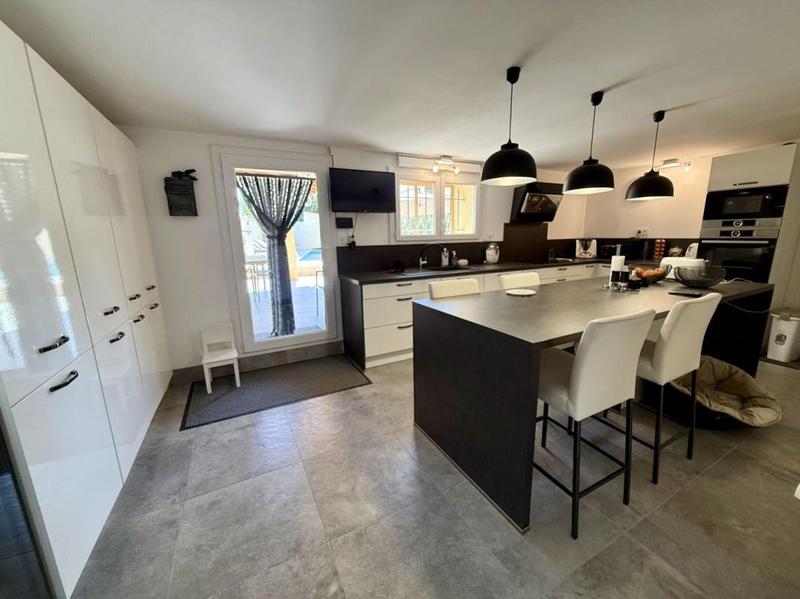 Villa - 280 m² - 8 pièces