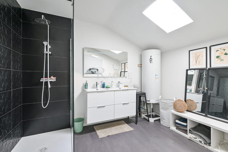 Villa - 198 m² - 8 pièces