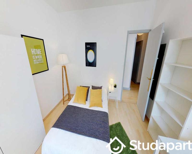 Chambre - 120 m² - 1 pièce