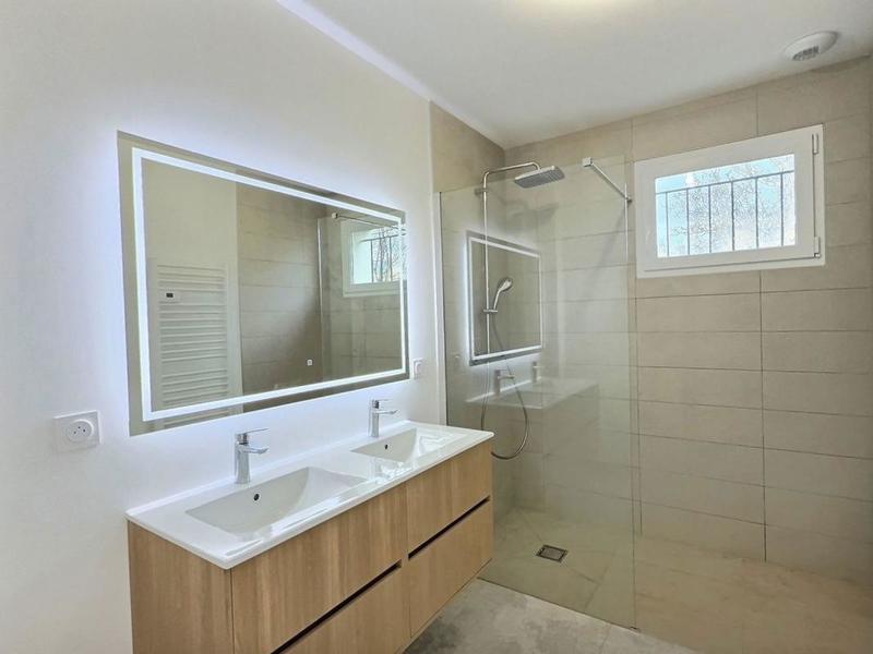 Maison - 639 m² - 4 pièces