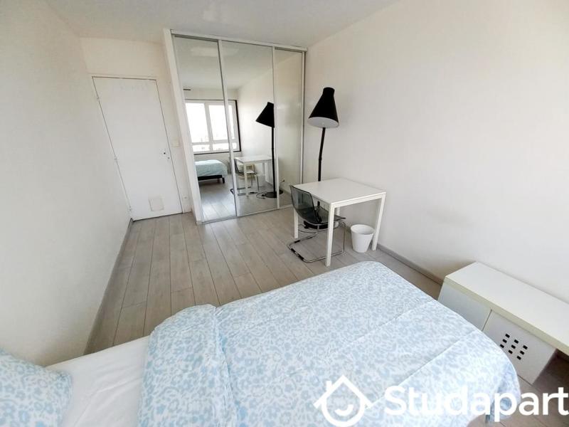 Chambre - 11 m² - 1 pièce