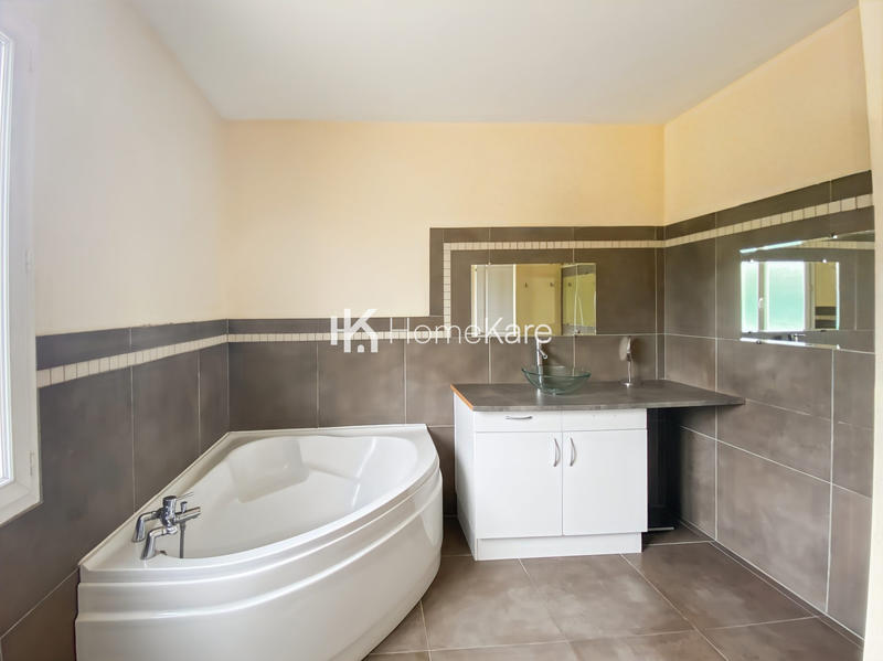 Maison - 200 m² - 5 pièces