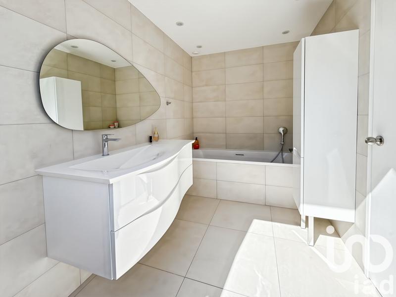 Maison - 180 m² - 7 pièces