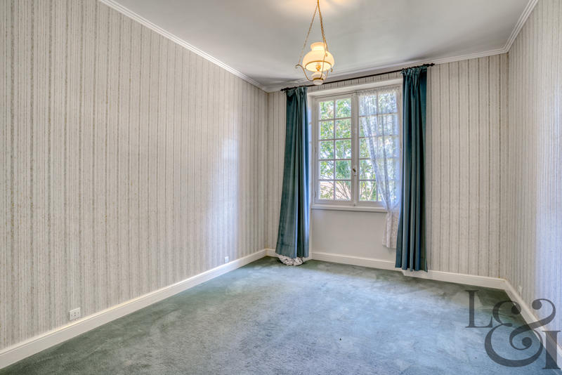 Maison - 244 m² - 9 pièces