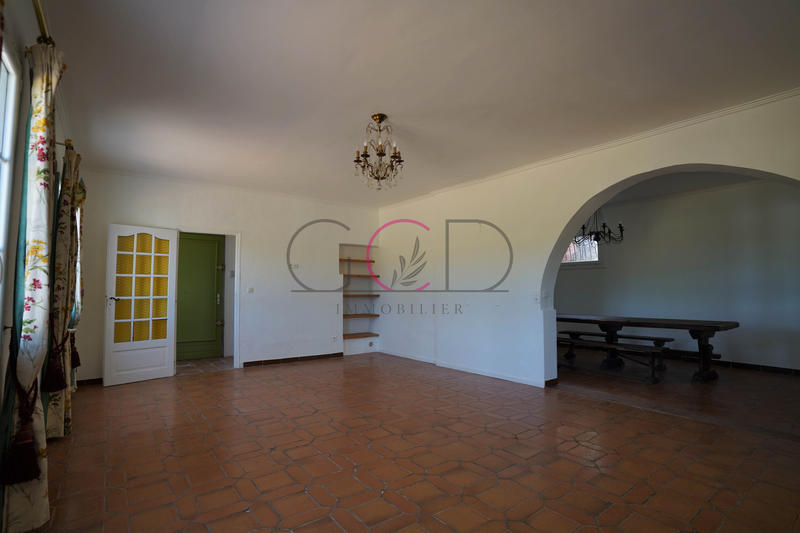 Villa - 235 m² - 9 pièces