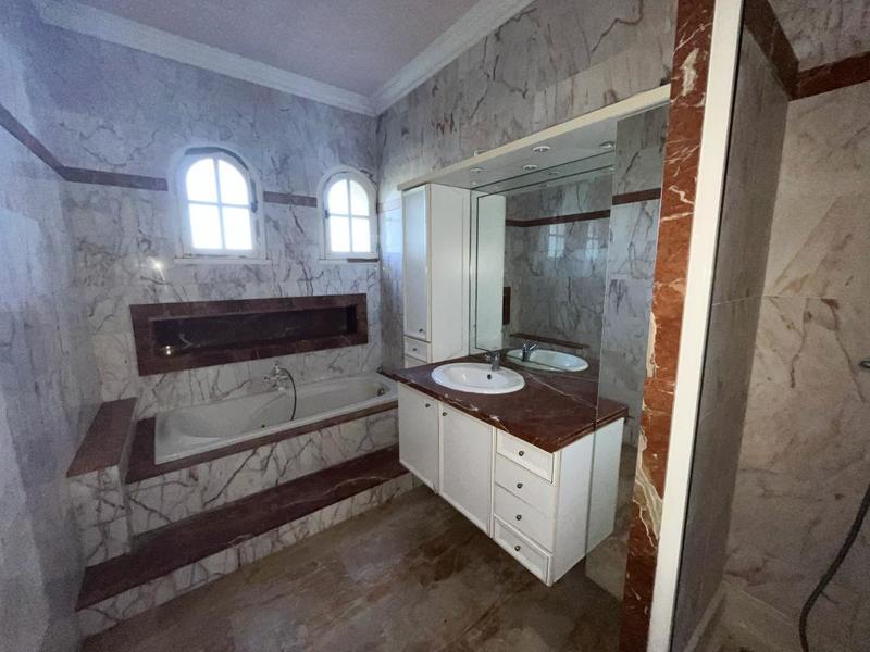 Mas - 261 m² - 6 pièces