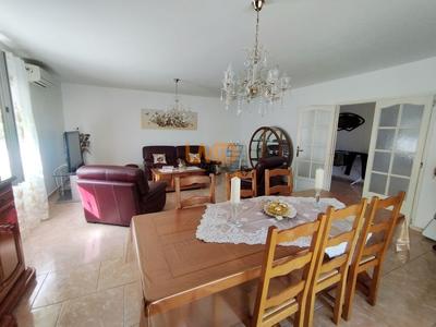 Maison - 140 m² - 5 pièces