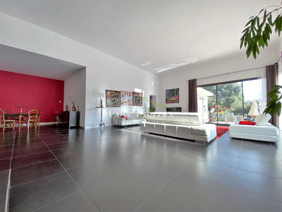 Maison - 220 m² - 6 pièces