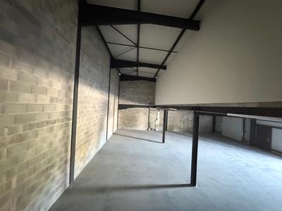 Entrepôt - 185 m² - 1 pièce