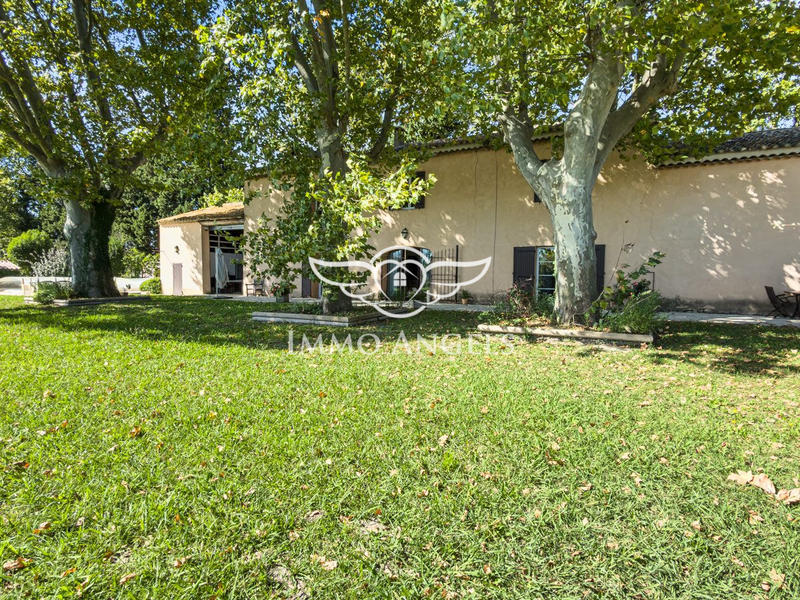 Mas - 268 m² - 9 pièces