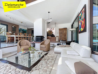 Maison - 241 m² - 10 pièces