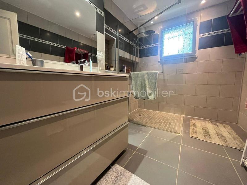 Maison - 200 m² - 8 pièces