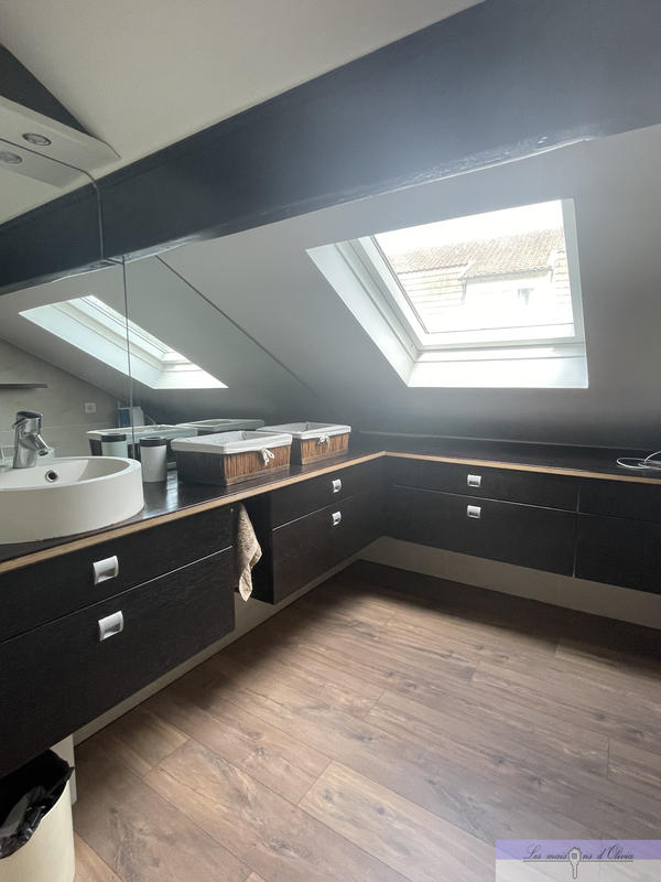 Maison - 258 m² - 9 pièces