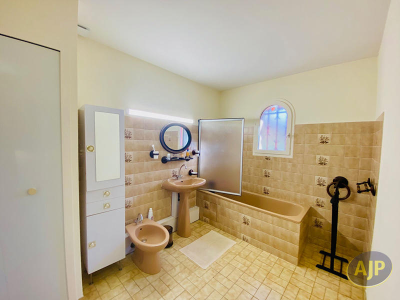 Maison - 209 m² - 8 pièces