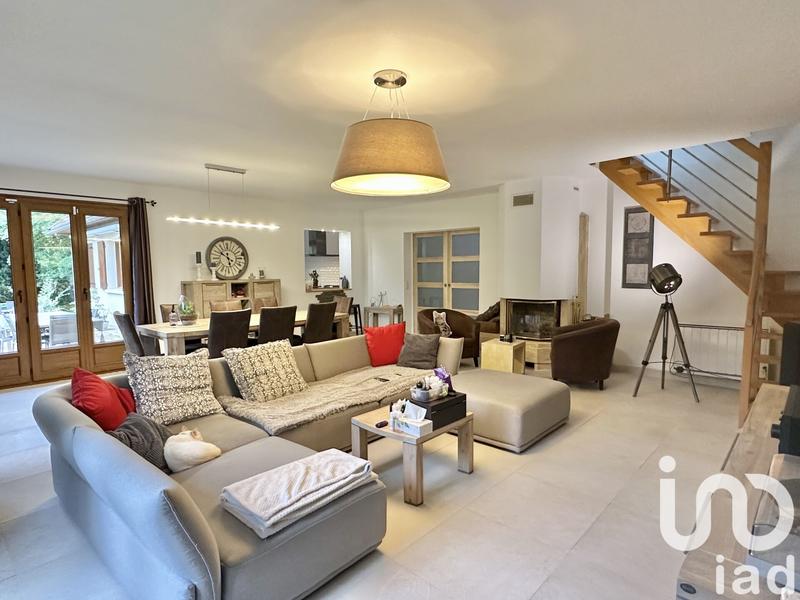 Maison - 250 m² - 11 pièces