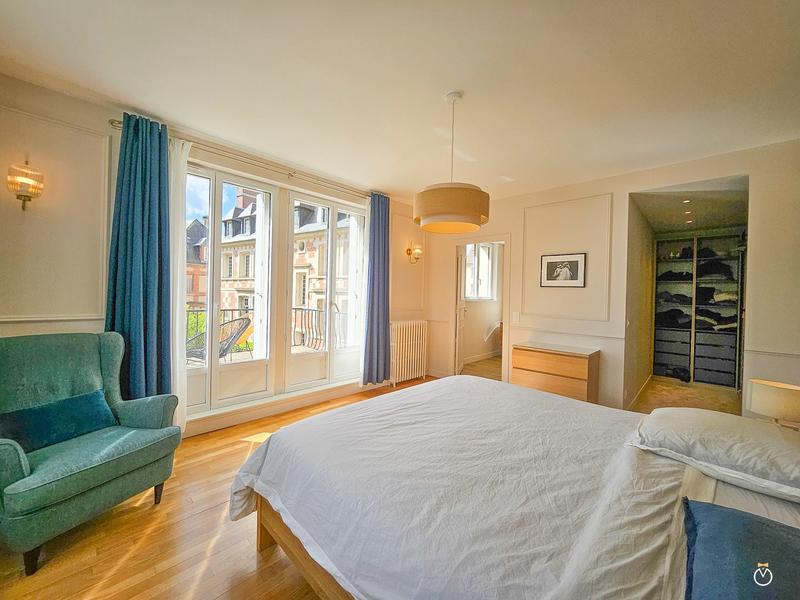 Maison - 311 m² - 10 pièces