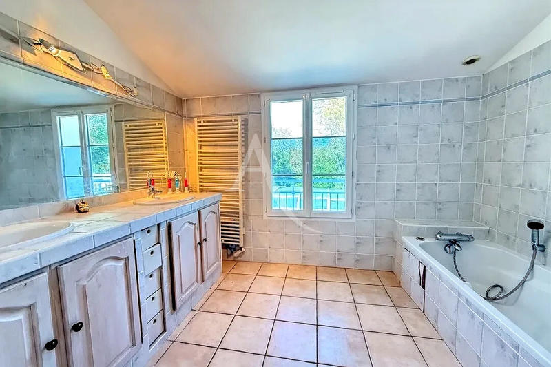 Maison - 165 m² - 7 pièces