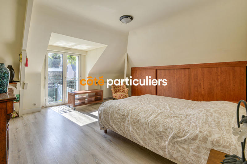 Maison - 268 m² - 10 pièces