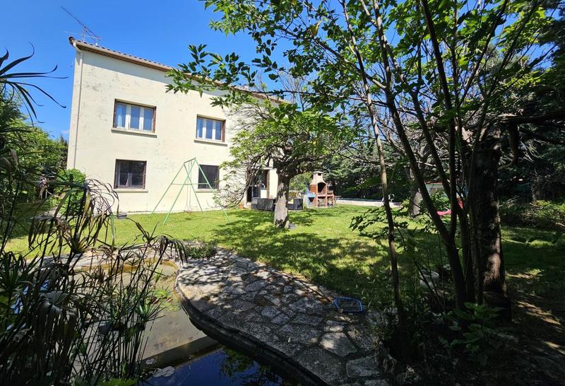 Maison - 238 m² - 9 pièces