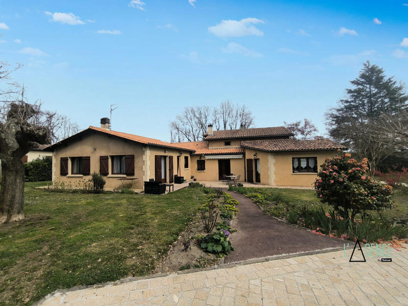 Maison traditionnelle - 287 m² - 9 pièces