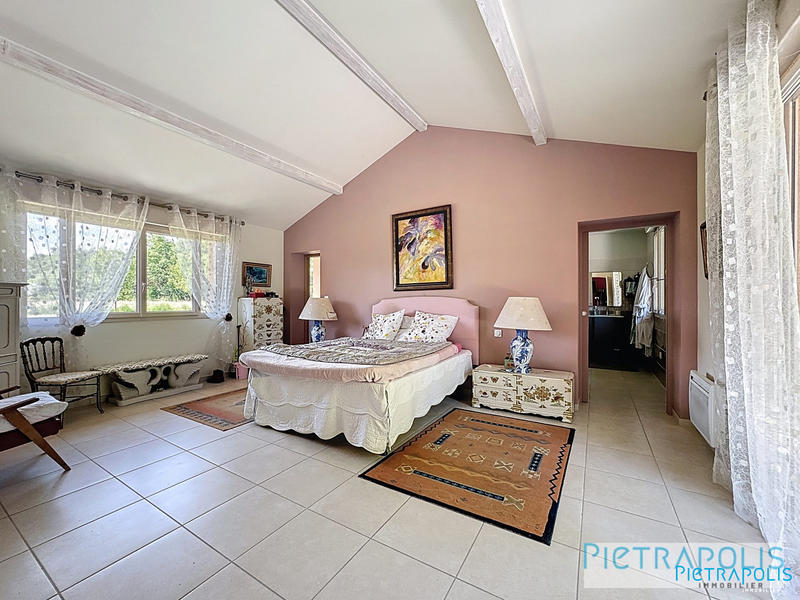 Maison - 320 m² - 7 pièces