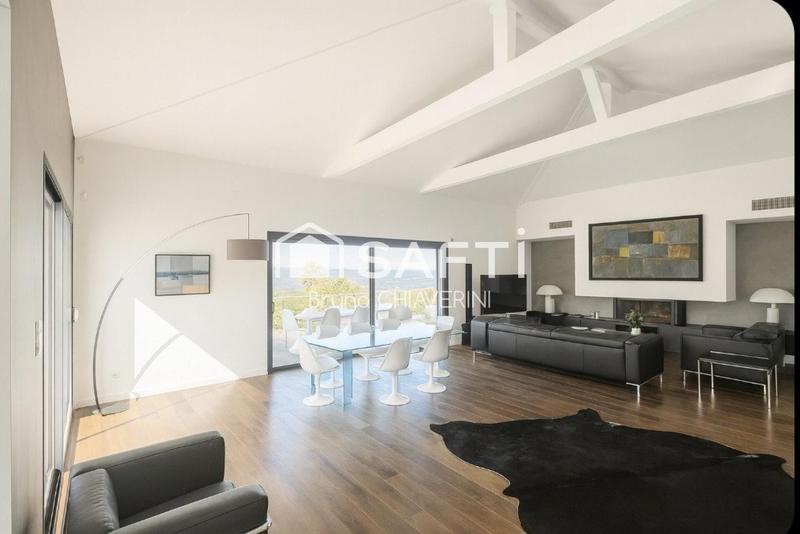 Maison - 219 m² - 4 pièces