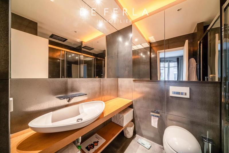 Appartement - 245 m² - 7 pièces