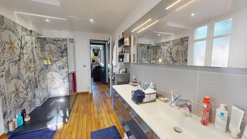 Maison - 252 m² - 9 pièces