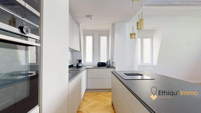 Appartement - 195 m² - 5 pièces