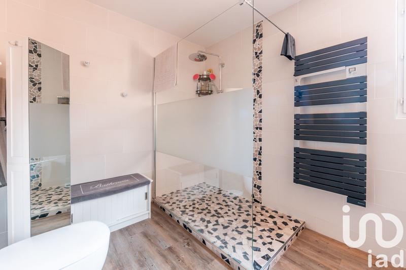 Maison - 215 m² - 8 pièces