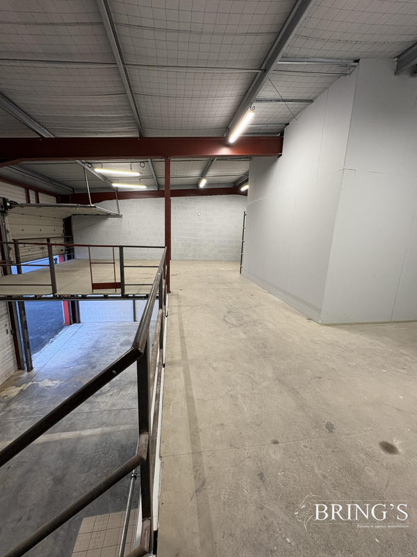 Entrepôt - 140 m²