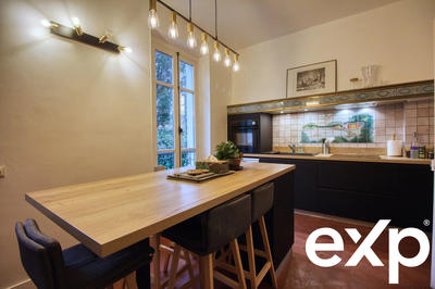 Maison - 220 m² - 11 pièces