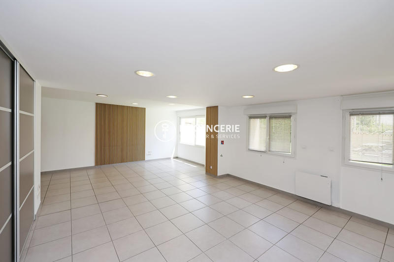 Local commercial - 136 m²