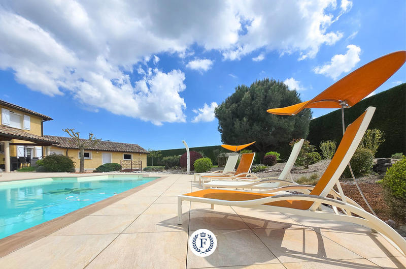 Villa - 250 m² - 8 pièces